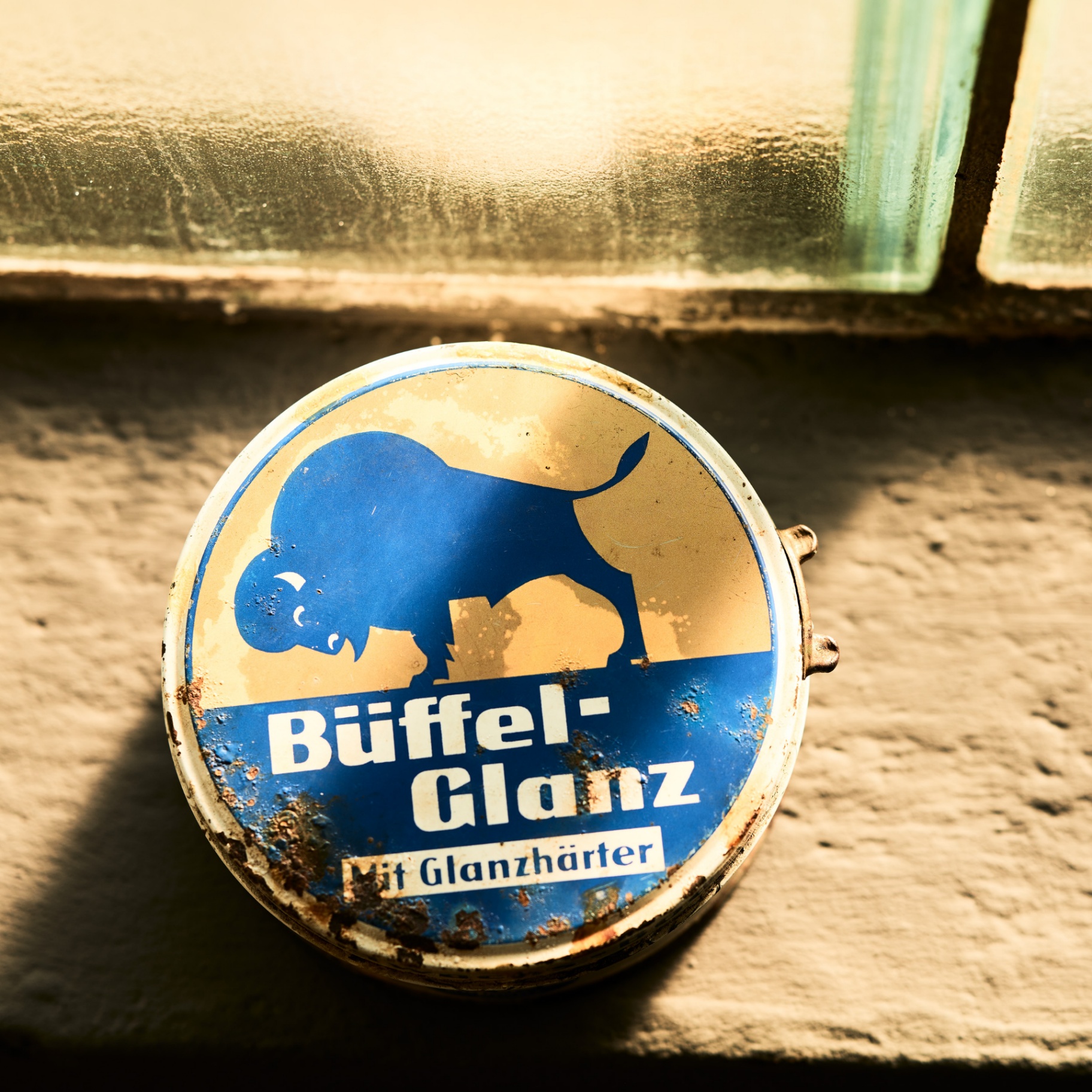 Historische Büffel-Glanz Dose